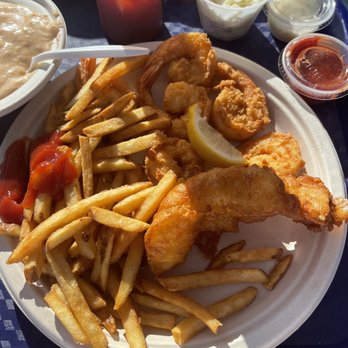 Costello's Clam Shack - Looks good but was cold - Seafood Near Me - Groton, Connecticut