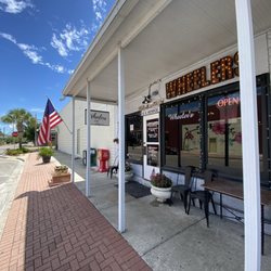 Wheelers Cafe - Outside