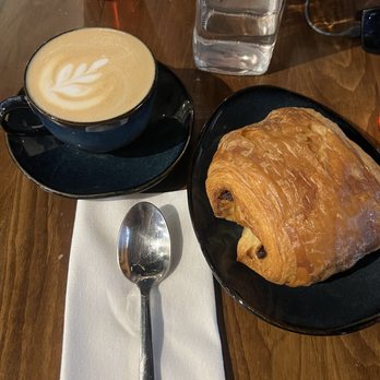smallSUGAR - Vanilla Latte, Chocolate Croissant - Coffee & Tea Near Me - Columbia, South Carolina