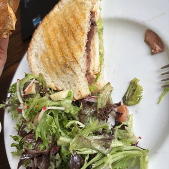 First Slice - Chicken and Guacamole Sandwich with a Side Salad - New American Near Me - Chicago, Illinois