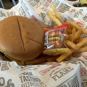 Habit Burger & Grill - Kids Combo - Salad Near Me - San Jose, California Habit Burger & Grill - Kids Combo - Salad Near Me - San Jose, California