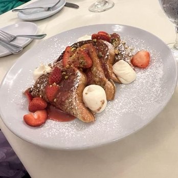 Castle Farm - Strawberry French toast with pistachios. No complaints. - Breakfast & Brunch Near Me - Versailles, Kentucky