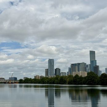 Heywood Hotel - Lady Bird Lake & ATX Skyline - Hotels Near Me - Austin, Texas Heywood Hotel - Lady Bird Lake & ATX Skyline - Hotels Near Me - Austin, Texas