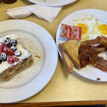 Round Table - Stuffed French Toast, Eggs and Bacon - Breakfast & Brunch Near Me - Godfrey, Illinois Round Table - Stuffed French Toast, Eggs and Bacon - Breakfast & Brunch Near Me - Godfrey, Illinois