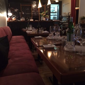 Détour Bistro - Banquettes - French Near Me - Montreal, Quebec