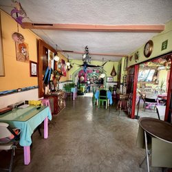 Mario's Mariscos - Entrance and dining space