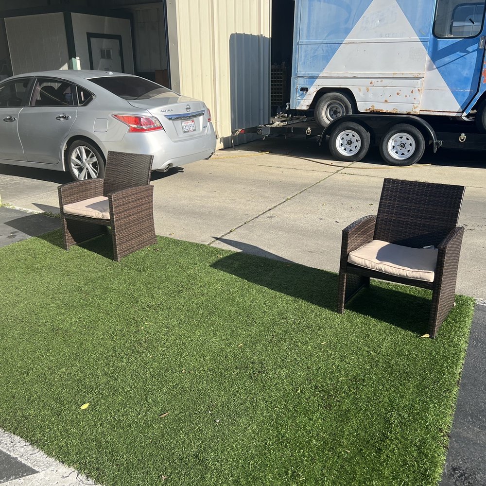 Smog Star Express - Seating area - Smog Check Stations Near Me - Concord, California Smog Star Express - Seating area - Smog Check Stations Near Me - Concord, California