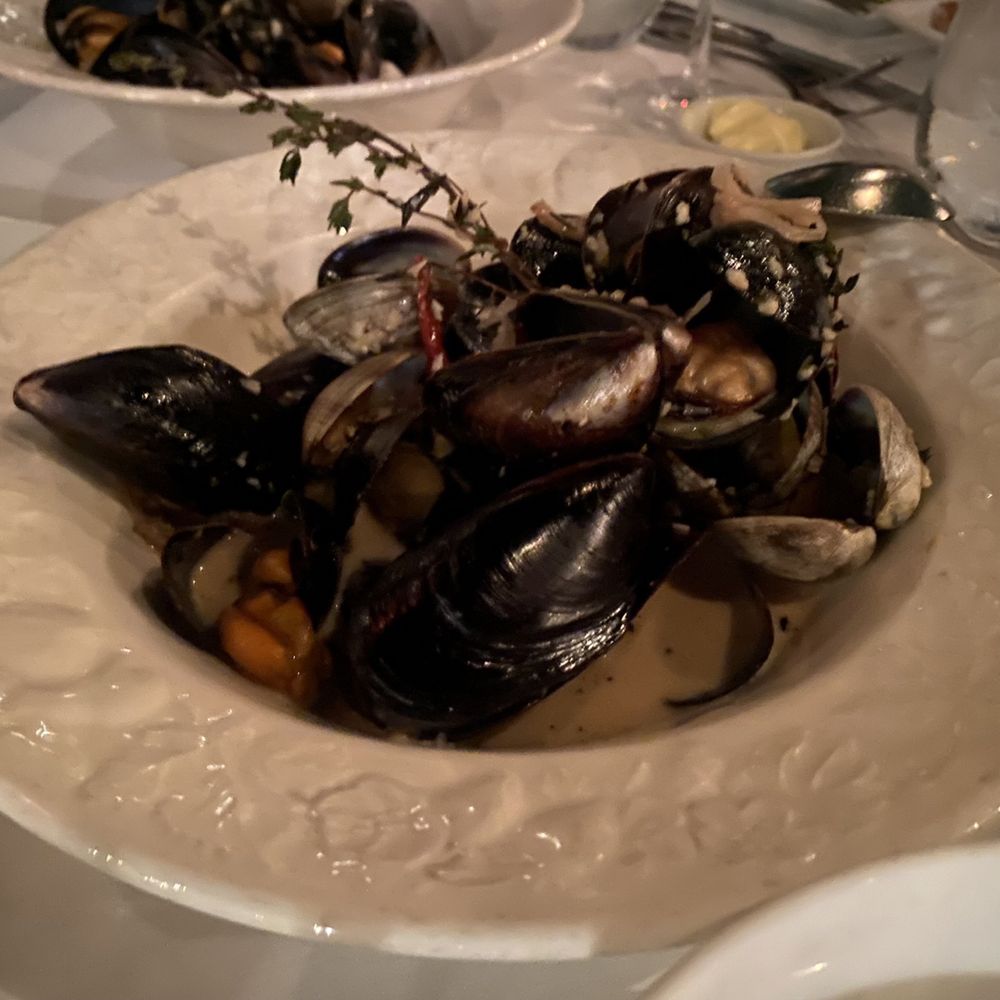 Bistro 45 - Mussels and clams - New American Near Me - Pasadena, California Bistro 45 - Mussels and clams - New American Near Me - Pasadena, California