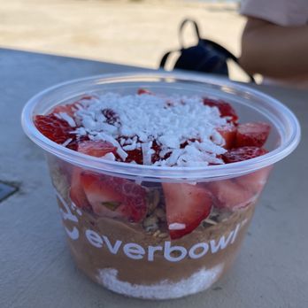 Everbowl - Medium Cacao Wow base with strawberries and coconut - Acai Bowls Near Me - San Diego, California