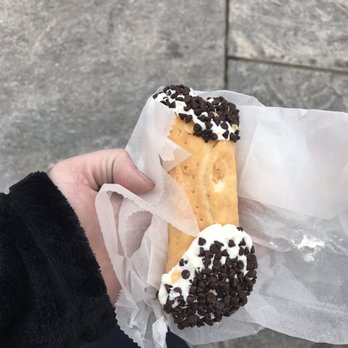 Mike's Pastry - Chocolate chip cannoli.. bomb $4 - Bakeries Near Me - Boston, Massachusetts