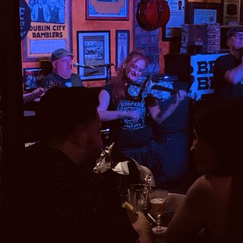The Auld Dubliner - Great band playing, this girl playing was amazing! Ok the rest of the band was good as well - Irish Near Me - Long Beach, California