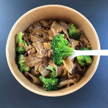 Dancing Spoons - Pad See Ew (new takeout portion / bowl) - Thai Near Me - San Gabriel, California