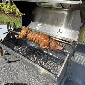 Cauble’s Cave - Whole pig!!! - Chicken Wings Near Me - Winter Garden, Florida