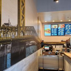 Smashburger - Interior line-up area.