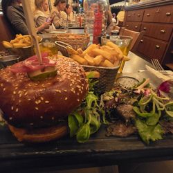 Le P'tit Bistro - Hamburger with salad & fries. Pretty tasty and the meat was very hot. Loved it.