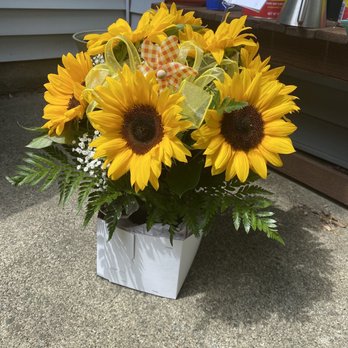 Hanover Floral - Highly recommend this florist. Beautiful birthday basket of sunshine. Would not hesitate to recommend or use again - Florists Near Me - East Hanover, New Jersey