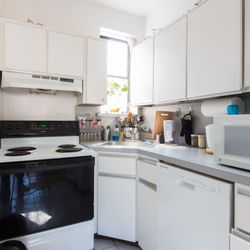 Squeeaky Clean - https://www.airbnb.com/rooms/3324173