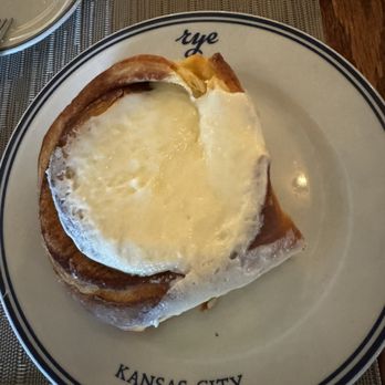Rye Leawood - Cinnamon roll - New American Near Me - Leawood, Kansas