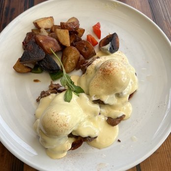 Sunny Side Solana - pork benedict - Breakfast & Brunch Near Me - Solana Beach, California Sunny Side Solana - pork benedict - Breakfast & Brunch Near Me - Solana Beach, California