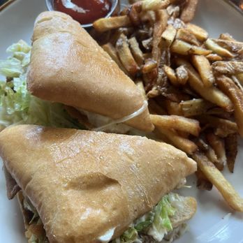 Bedford Falls - Charleston - Chicken sandwich - New American Near Me - Charleston, South Carolina