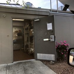 Fazoli's - I just left the drive through after sitting for 10 minutes. This door was open the entire time. Hello , Good bye customers!