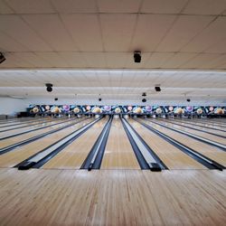 Paeng's Bowling Center - Bowling Lanes