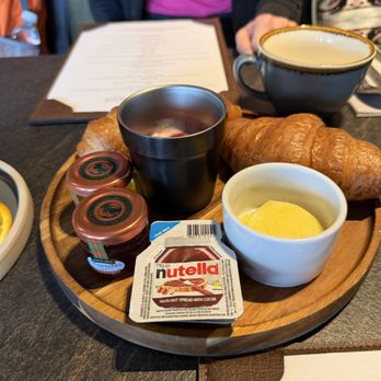 Bosville Hotel - Croissant and Yogurt - Hotels Near Me - Portree, HLD