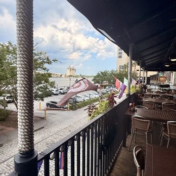 Fiddler's Crab House - outdoor dining - Seafood Near Me - Savannah, Georgia Fiddler's Crab House - outdoor dining - Seafood Near Me - Savannah, Georgia