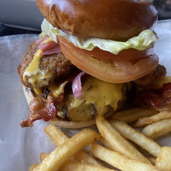 Knuckleheads - Don't mess with Texas burger - New American Near Me - Wallingford, Connecticut