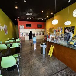 Yo 2 Go Frozen Yogurt - Inside