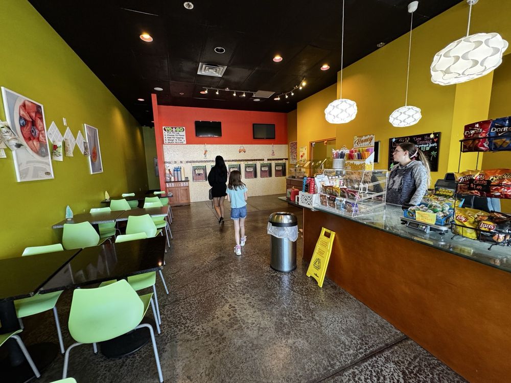 Yo 2 Go Frozen Yogurt Logo