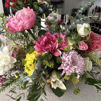Brenda's Flowers - Custom arrangements - Florists Near Me - Los Angeles, California Brenda's Flowers - Custom arrangements - Florists Near Me - Los Angeles, California