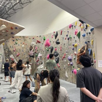 Boulderdash SFV - Pretty crowded on a monday night around 8ish - Rock Climbing Near Me - Chatsworth, California Boulderdash SFV - Pretty crowded on a monday night around 8ish - Rock Climbing Near Me - Chatsworth, California