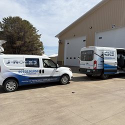 J-Rocks Auto Glass - We offer mobile service in a 50 mile radius from Rochester, Minnesota.