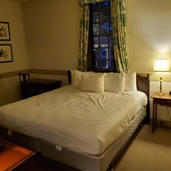Williamsburg Inn - Nicholas-Tyler Laundry 1st floor bedroom