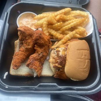 Dave's Hot Chicken - One slider and tender - Chicken Shop Near Me - Escondido, California Dave's Hot Chicken - One slider and tender - Chicken Shop Near Me - Escondido, California