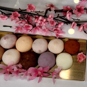 J Sweets - What a pretty display. - Desserts Near Me - Arlington Heights, Illinois