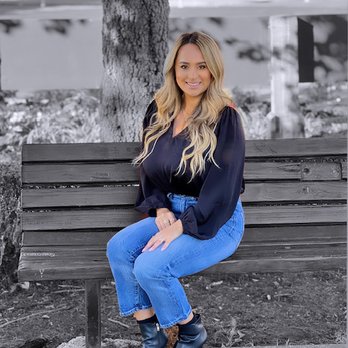 Alicia Muniz - Real Estate Agents Near Me