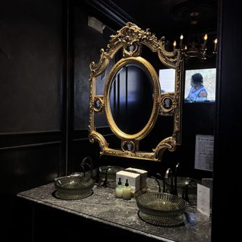 Turner's Cut - Men's bathroom - Cocktail Bars Near Me - Houston, Texas