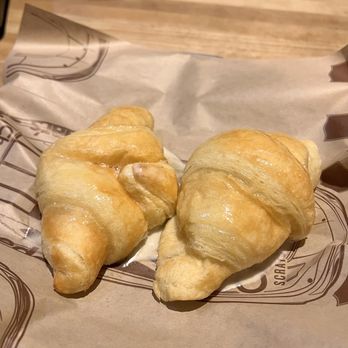 Cheddar's Scratch Kitchen - These croissants were amazing - Comfort Food Near Me - West Melbourne, Florida