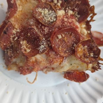 Motorhead Pizza - Up close of a pepperoni pizza, it was delicious! - Pizza Near Me - Loomis, California
