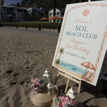 Picnic Makers - Beautiful beach picnic setup! - Party Equipment Rentals Near Me - Los Angeles, California Picnic Makers - Beautiful beach picnic setup! - Party Equipment Rentals Near Me - Los Angeles, California