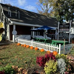 Pine Tree Seafood & Produce - Outside.