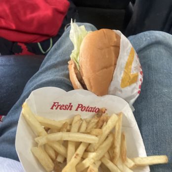 In-N-Out Burger - Fast Food Near Me - Mill Valley, California
