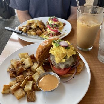 Rise & Dine Cuisine - Dulce de Leche Latte, Chipotle Breakfast Burger, and Chorizo Egg Benedict - Breakfast & Brunch Near Me - Westminster, California Rise & Dine Cuisine - Dulce de Leche Latte, Chipotle Breakfast Burger, and Chorizo Egg Benedict - Breakfast & Brunch Near Me - Westminster, California