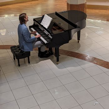 Von Maur - Pianist playing at noon - Department Stores Near Me - Eden Prairie, Minnesota Von Maur - Pianist playing at noon - Department Stores Near Me - Eden Prairie, Minnesota