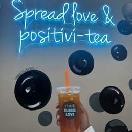 Pomegranate tea with mango boba