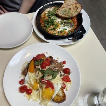 The Well - Shakshuka (top right)  Cornbread with pulled pork and heirloom tomatoes (bottom left) - Bars Near Me - Oakland, California