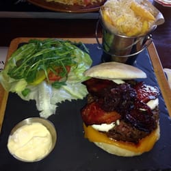 Foster's Hollywood - Black Burger "custom to order"