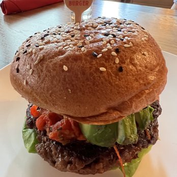 Gordon Ramsay Burger - Impossible Burger- Mediocre - Salad Near Me - Chicago, Illinois